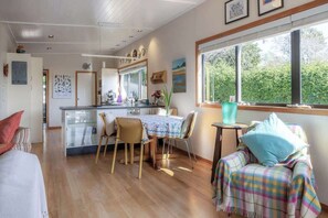 Dining - Backyard Bliss on Waiheke (Waiheke Island)