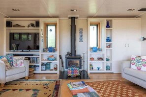 Living area - Backyard Bliss on Waiheke (Waiheke Island)