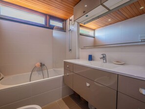 Bathroom - APARTMENT WITH PANORAMIC SEA VIEW (STE MAXIME)