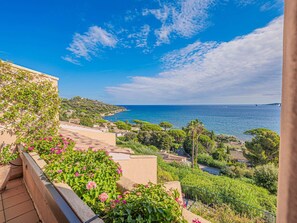 Property grounds - APARTMENT WITH PANORAMIC SEA VIEW (STE MAXIME)