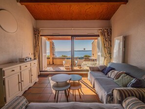 TV - APARTMENT WITH PANORAMIC SEA VIEW (STE MAXIME)