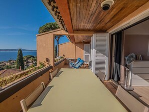 Property grounds - APARTMENT WITH PANORAMIC SEA VIEW (STE MAXIME)