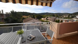 Outdoor dining - T3 CLIMATISE - RESIDENCE LES RIVES DE LA FAVIERE (BORMES LES MIMOSAS)