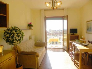 TV - Hut with pool and air conditioning (Pietra Ligure)