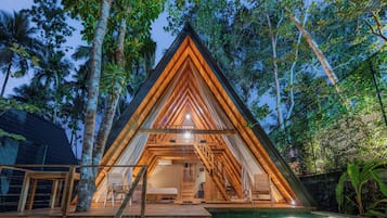 Familjerum för fyra - uteplats - utsikt mot poolen | Trädgård