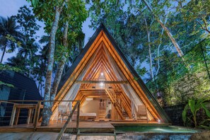 Familien-Vierbettzimmer, Terrasse, Poolblick | Garten