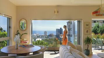 Appartement Luxe, cuisine, vue mer | Coffres-forts dans les chambres, fer et planche Ă repasser