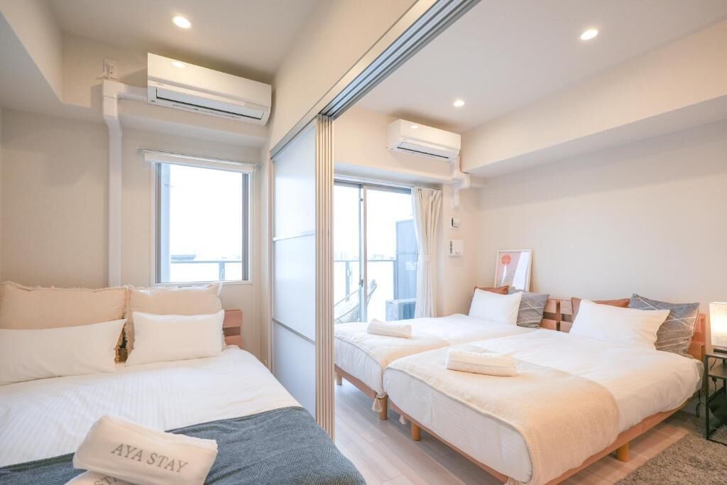 Kamar Quadruple Superior, balkon, pemandangan kota | Meja kerja, ruang kerja ramah laptop, Wi-Fi gratis, dan seprai linen