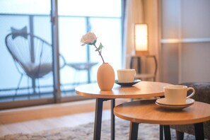 Suite Deluxe, balcón, vista a la ciudad | Interior