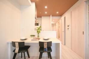 Suite Deluxe, balcón, vista a la ciudad | Restaurantes
