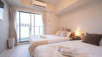 Kamar Triple Superior, balkon, pemandangan kota | Meja kerja, ruang kerja ramah laptop, Wi-Fi gratis, dan seprai linen
