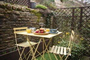 Outdoor dining - Boar Edge Cottage, Richmond, Yorkshire Dales (Richmond)