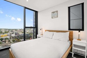 2 bedrooms, iron/ironing board, WiFi, bed sheets - Central Southbank Apartment with Pool Access (Southbank)