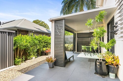 Private Wooloowin Retreat with Patio & Backyard