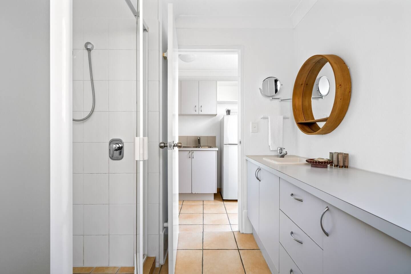 Shower, hair dryer, towels, shampoo
