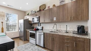 Refrigerador, microondas, horno, placa de cocina