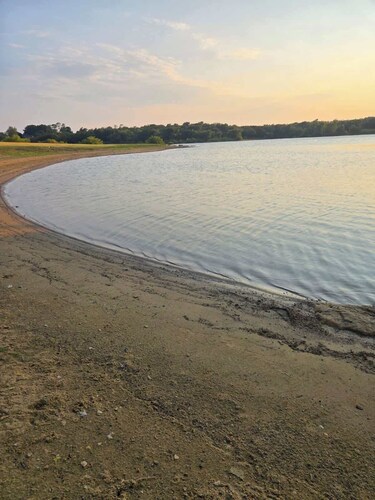 Peaceful LakeFront Full Hookup RV Site