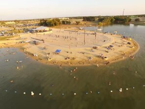 Beach nearby - Shahan Oasis • King Suite + Lakefront Access (Little Elm)