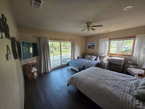 1 bedroom, iron/ironing board, WiFi, bed sheets - Shahan Oasis • King Suite + Lakefront Access (Little Elm)
