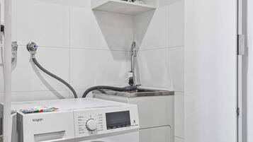 Shower, hair dryer, towels, shampoo