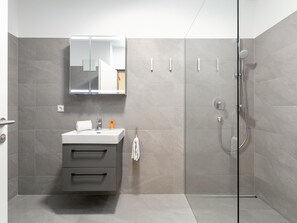 Shower - Modern apartment in the centre of Jenbach (Jenbach)