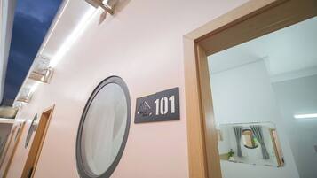 Dobbeltrom – deluxe, hageutsikt | Diverse