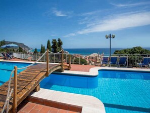 Pool - Holiday apartment with pool and air conditioning (Pietra Ligure)