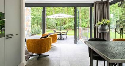 Maison de vacances modern dans une région boisée