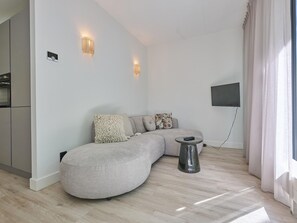 TV - Modern holiday home in a wooded area (Soesterberg)