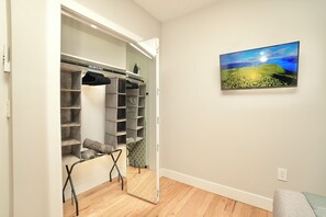 Interior - Modern 2BR Apt Near NYC, American dream, EWR, MetLife (Newark)