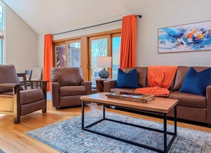 Living area - Mountain View Retreat w/ Hot Tub, Rec Room (Conway)