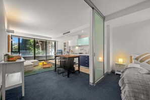 1 bedroom, iron/ironing board, free WiFi, bed sheets - Tranquil Oasis at Lincoln Square! 1 Bedroom | 1 Bathroom (Carlton)