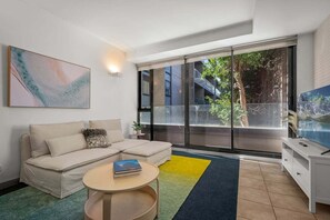Smart TV - Tranquil Oasis at Lincoln Square! 1 Bedroom | 1 Bathroom (Carlton)