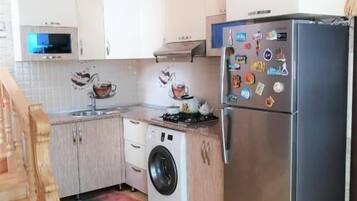 Ferienhaus, Balkon, Bergblick | Eigene Küche