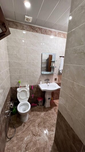 House, Balcony, Mountain View | Bathroom