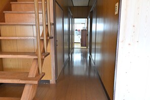 Interior - A 5-minute walk to the hot spring town of Kannawa with its steamy waters! Showa-era retro house with private hot spring / babies and children welcome / 4BR cribs available / 2 toilets / 2 parking lots for large vehicles OK Spacious 130 ㎡. (別府市鉄輪)