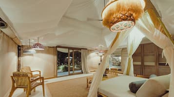 Premium bedding, iron/ironing board, free WiFi, bed sheets