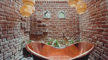 Luksusvilla, hageutsikt | Overnattingsstedets uteområder