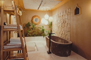 Tienda Deluxe, vistas al jardín | Baño