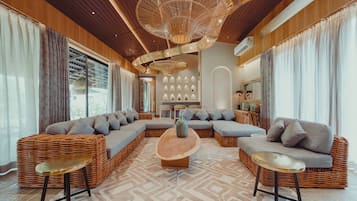 Luksusvilla, hageutsikt | Innvendig