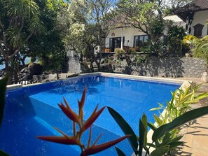 Outdoor pool - Tulambubu Dive Resort (Tulamben)