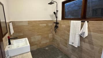 Deluxe Double Room, Balcony, Garden View | Bathroom | Shower, hair dryer, towels, soap