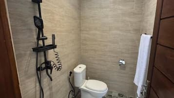 Deluxe Single Room, Balcony, Sea View | Bathroom