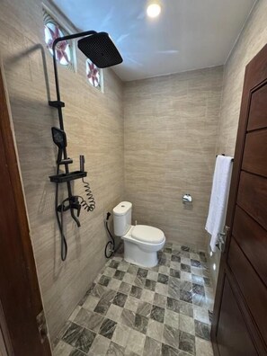 Deluxe Single Room, Balcony, Sea View | Bathroom - Tulambubu Dive Resort (Tulamben)