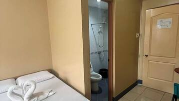 Standard Double Room, 1 Bedroom, City View | Bathroom