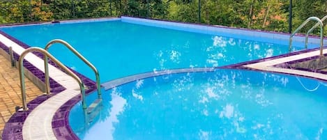 室內泳池、室外泳池