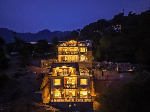 Elivaas Konifer Greyvine Hillside 9 BHK 