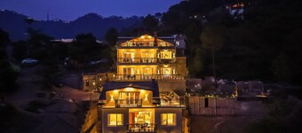 Elivaas Konifer Greyvine Hillside 9 BHK 