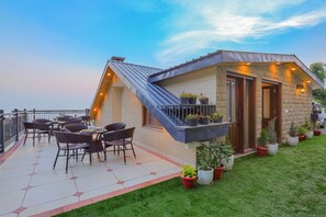 รับประทานอาหารกลางแจ้ง