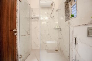 Villa, 4 Bedrooms, Balcony | Bathroom | Shower, free toiletries, towels, soap - Staymaster Terra Nusa 4BR Villa (Colvale)
